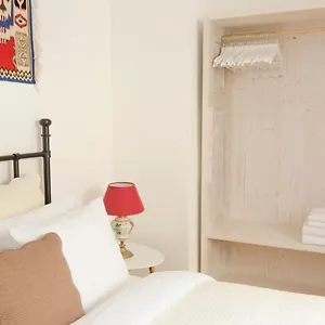 Wishlist Residences - Charles Bridge Karlova Prague